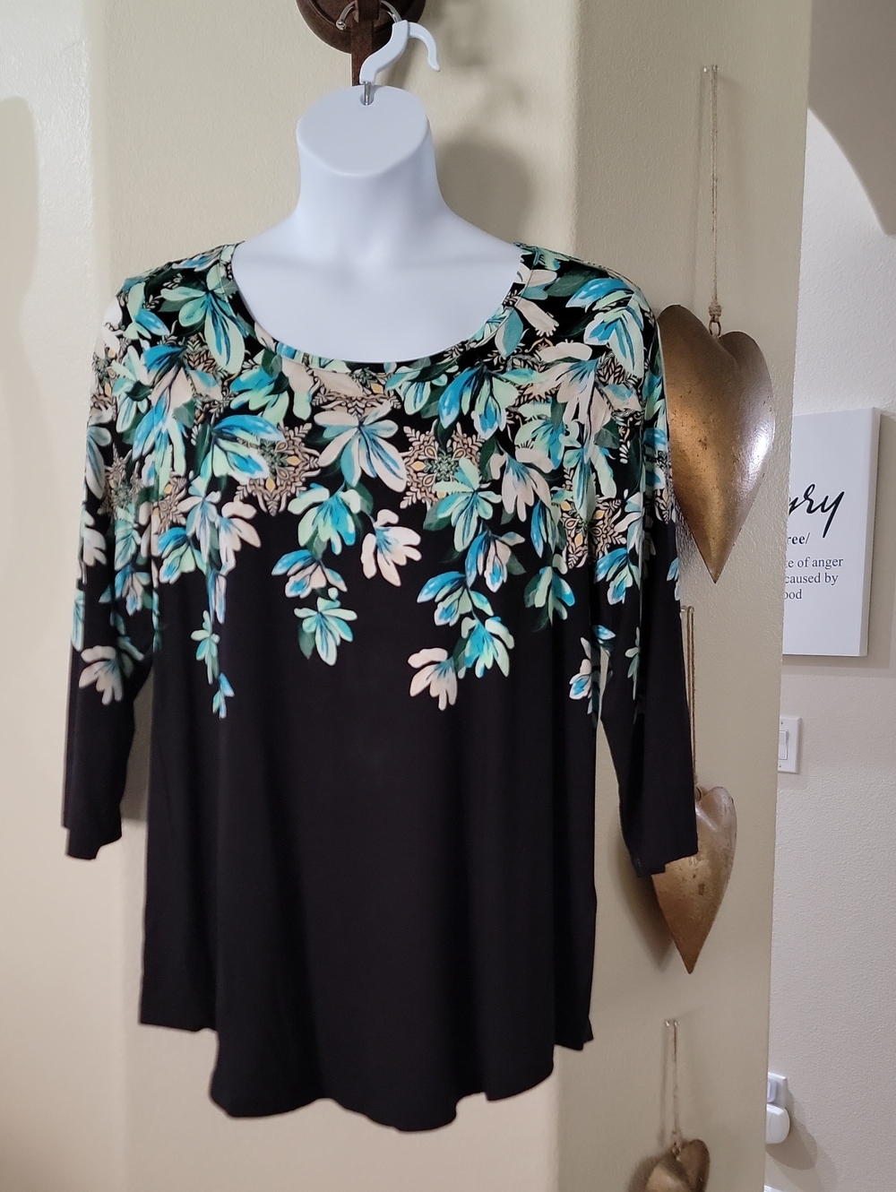 JM COLLECTION Plus Size Scoop Neck Floral Black Blues Print Top Size 2X NWT
